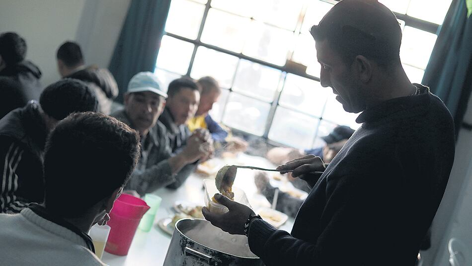 La olla de la asamblea Plaza Dorrego convoca para comer y hacer amigos.