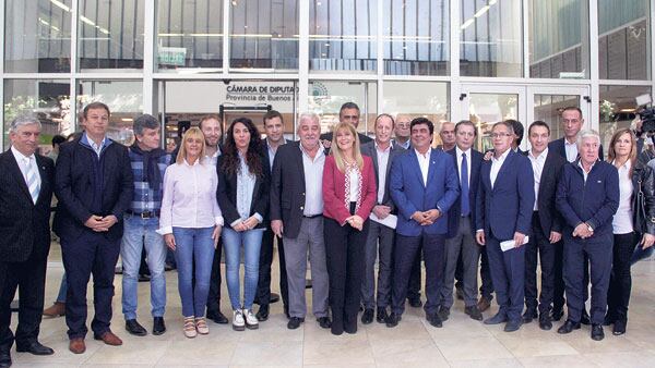 Los intendentes peronistas reclaman el traspaso de la policía y recursos.