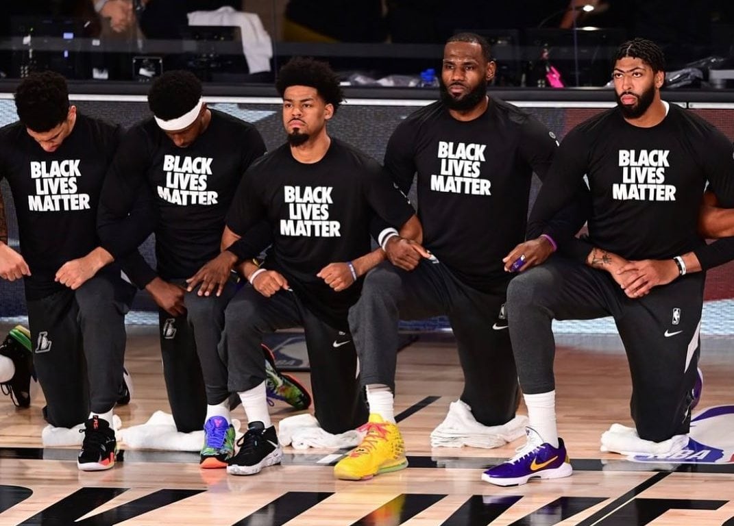 LeBron James, en el medio, apuntaló la campaña "Más que un voto" contra Trump.