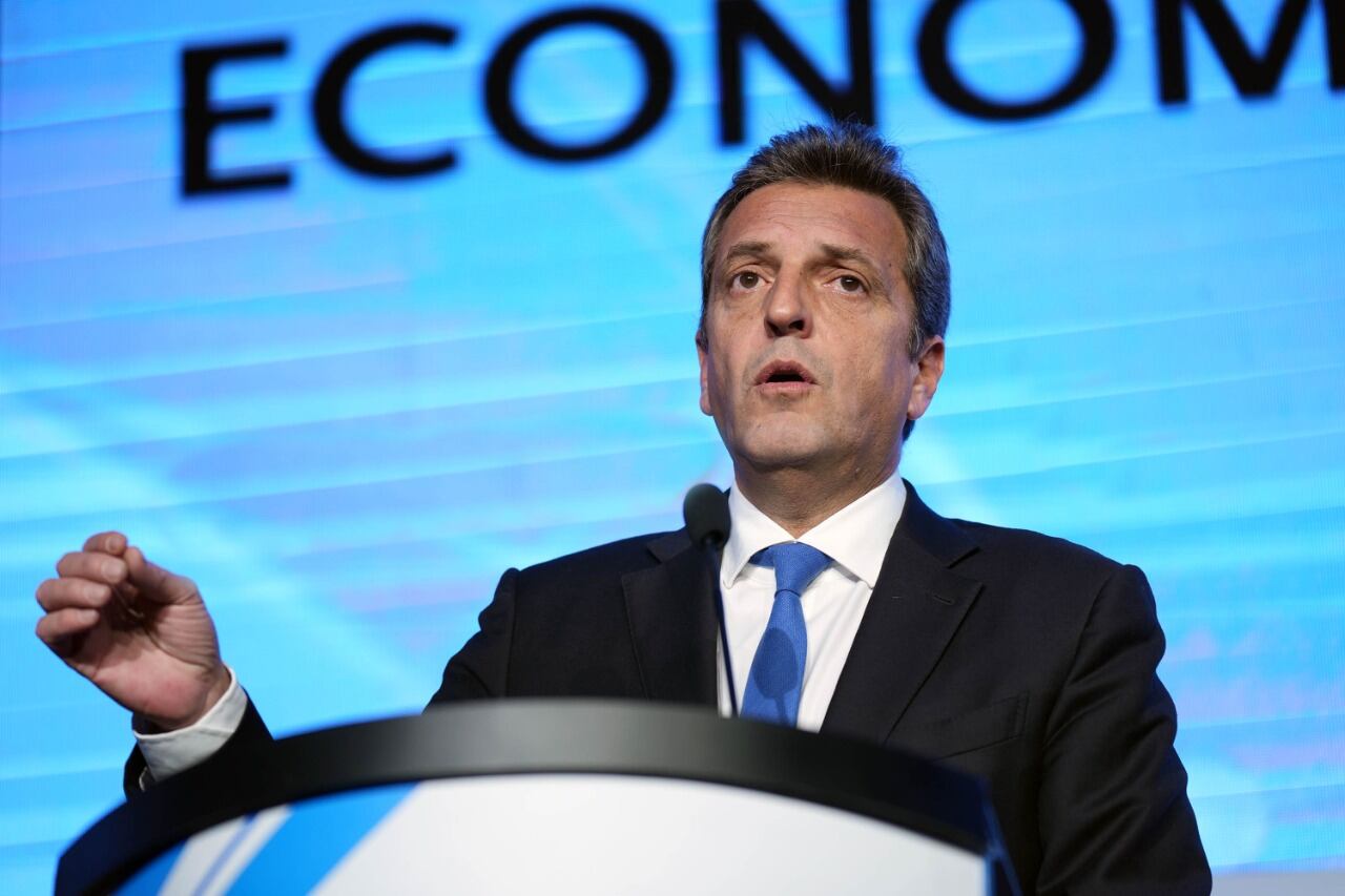 El ministro de Economía, Sergio Massa, expone ante cada auditorio la necesidad de sumar dólares a las reservas del Banco Central