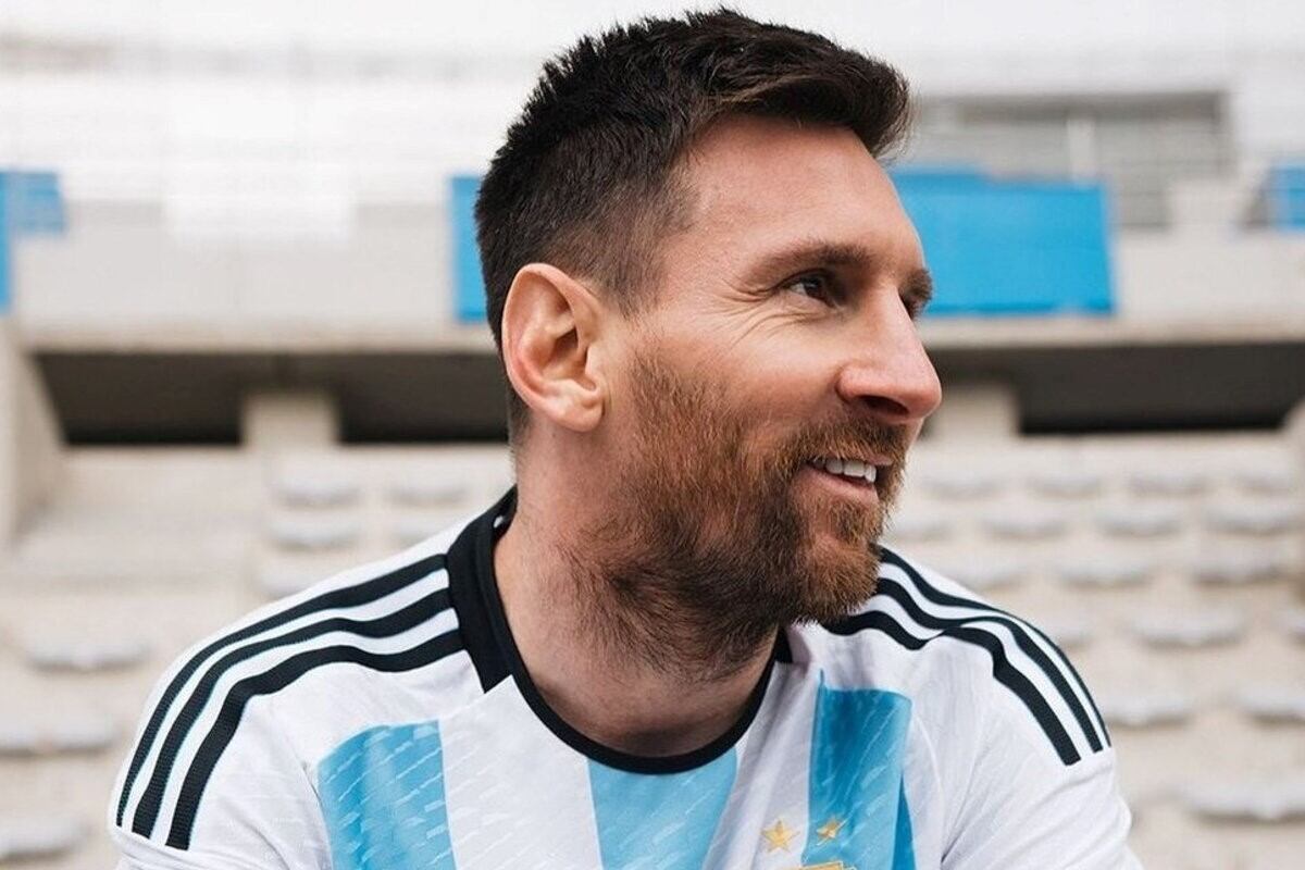 El capitán de la Selección, con la camiseta de Argentina. Imagen: AFA