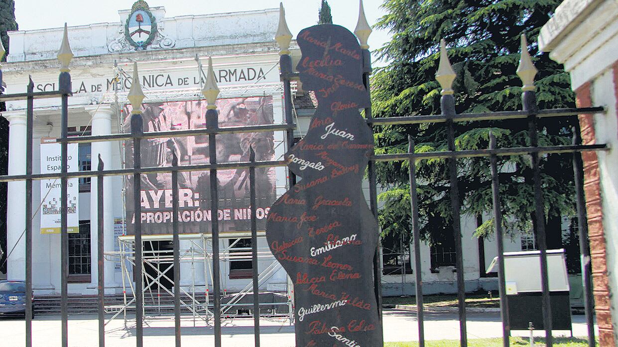 En el libro de la capilla de la ESMA hay 55 bautismos que serán investigados por la Justicia.