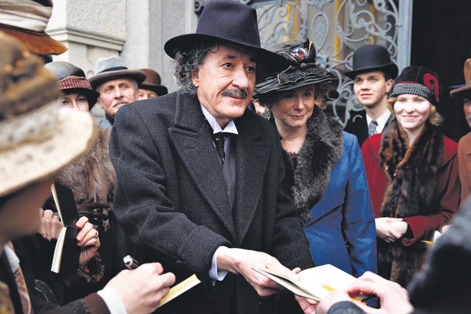 Genius se mete con el costado privado de Albert Einstein.