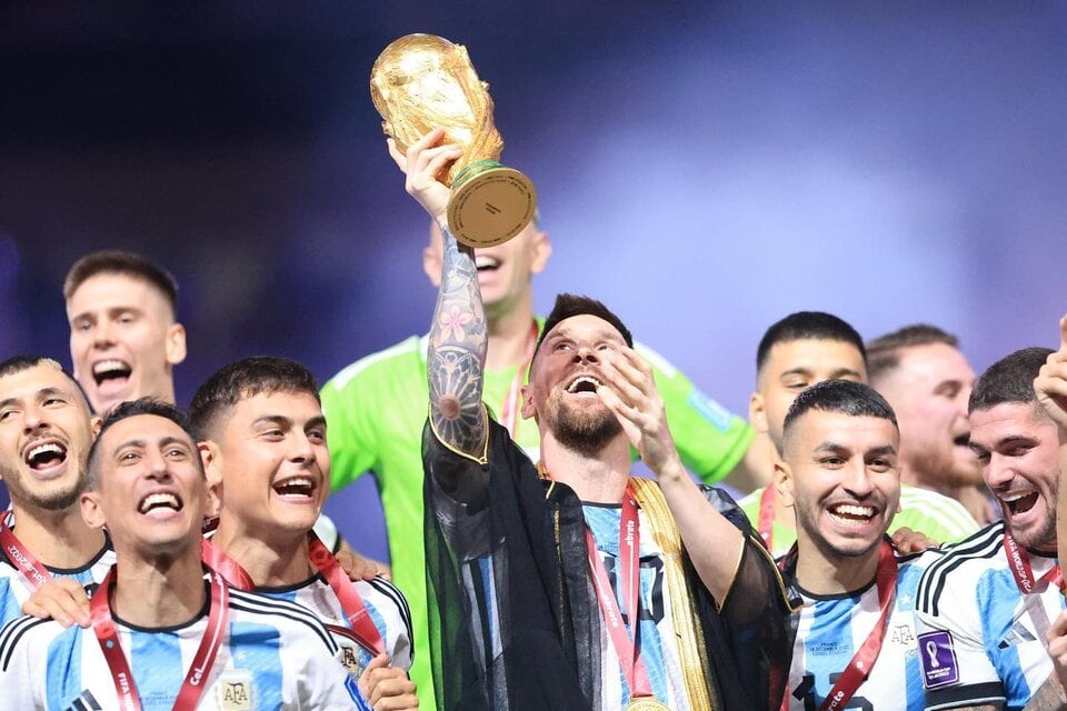 La selección argentina con la Copa del Mundo.