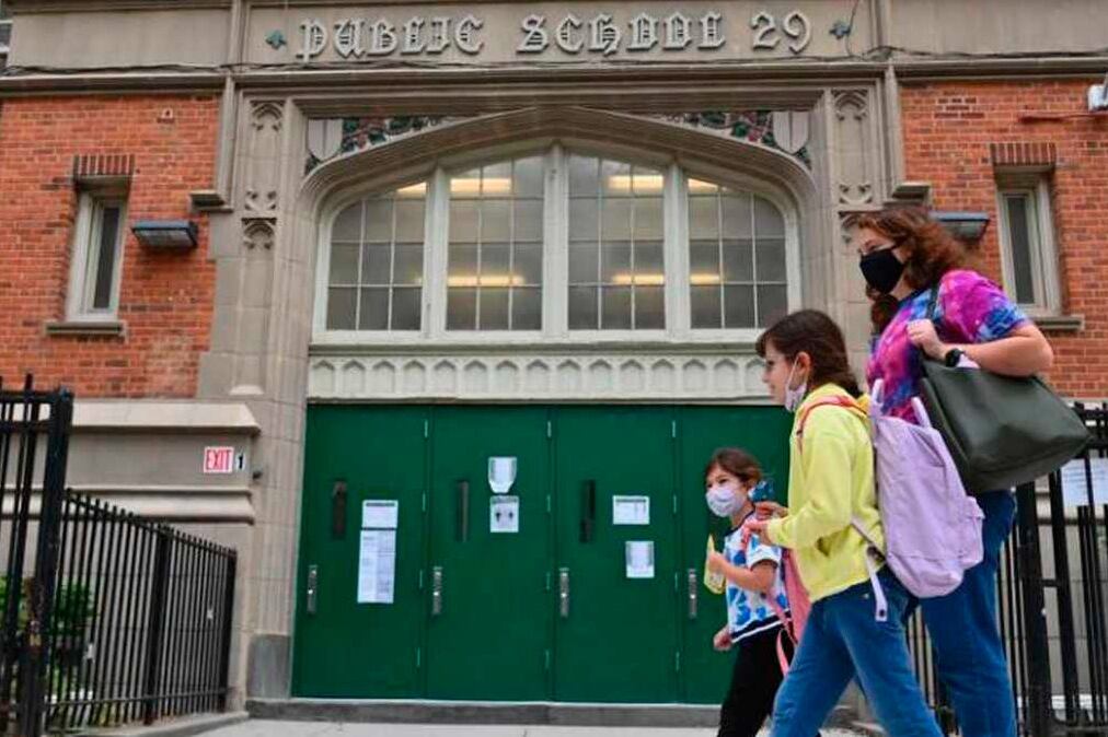 Los colegios de Nueva York quedaron en medio de una disputa en ese Estado entre el Ejecutivo y el Poder Judicial.