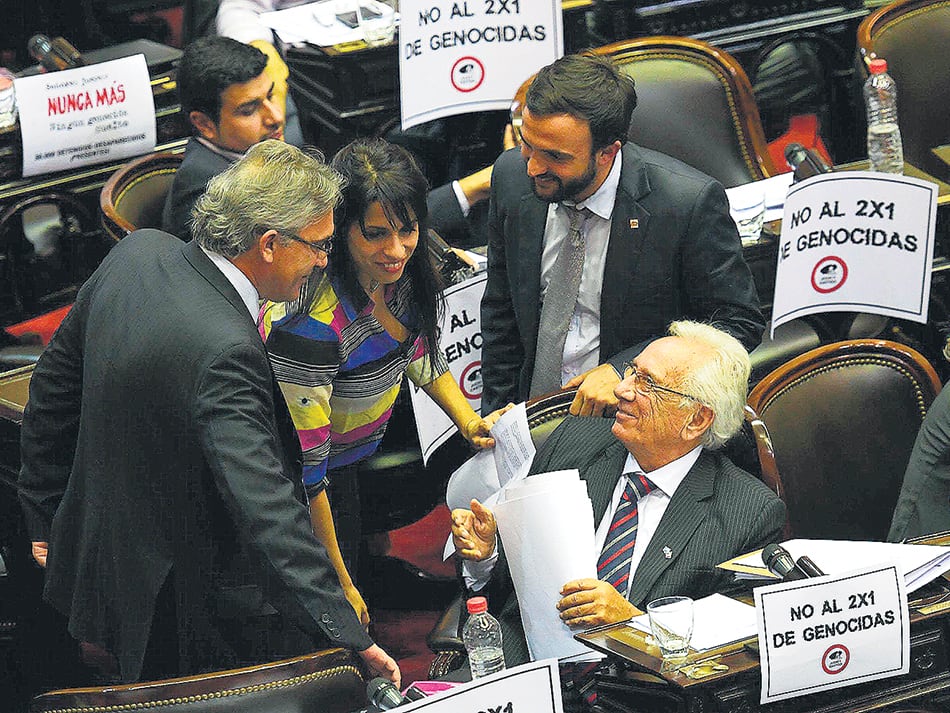 Los diputados Carlotto, Grosso, Recalde y Donda, en la sesión de ayer en la que se repudió la decisión de la Corte Suprema.