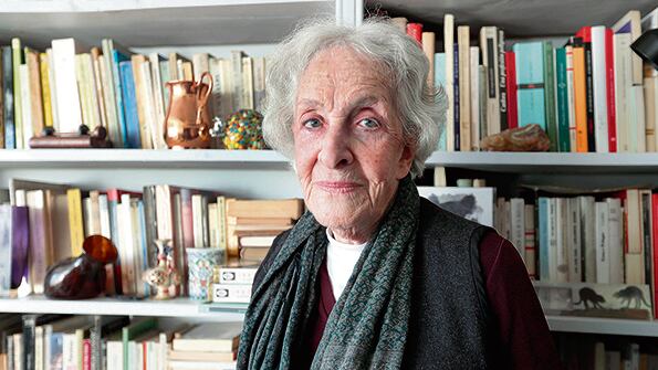 “Nunca he esperado premios, es un desconcierto absoluto”, dijo la poeta uruguaya, sorprendida por la noticia.