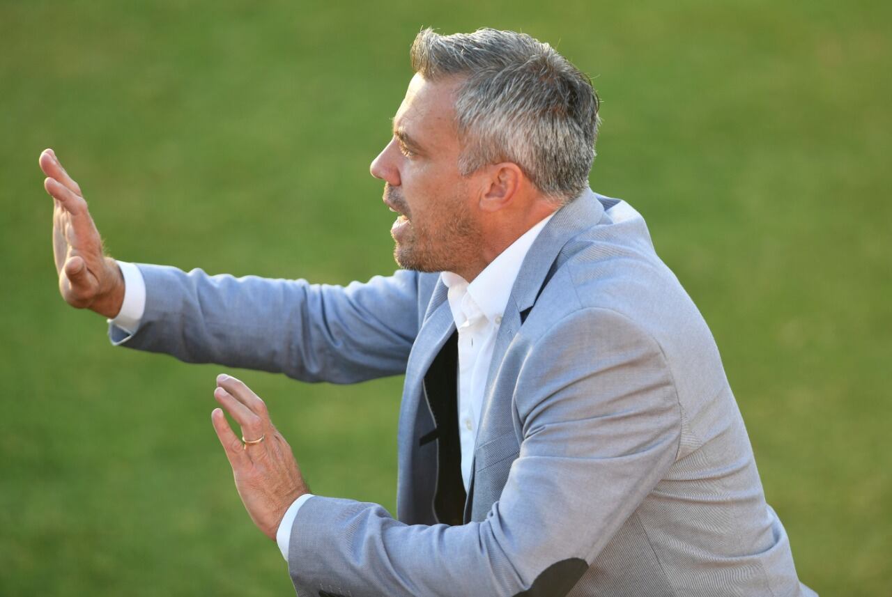 Lucas Pusineri, DT del Rojo.