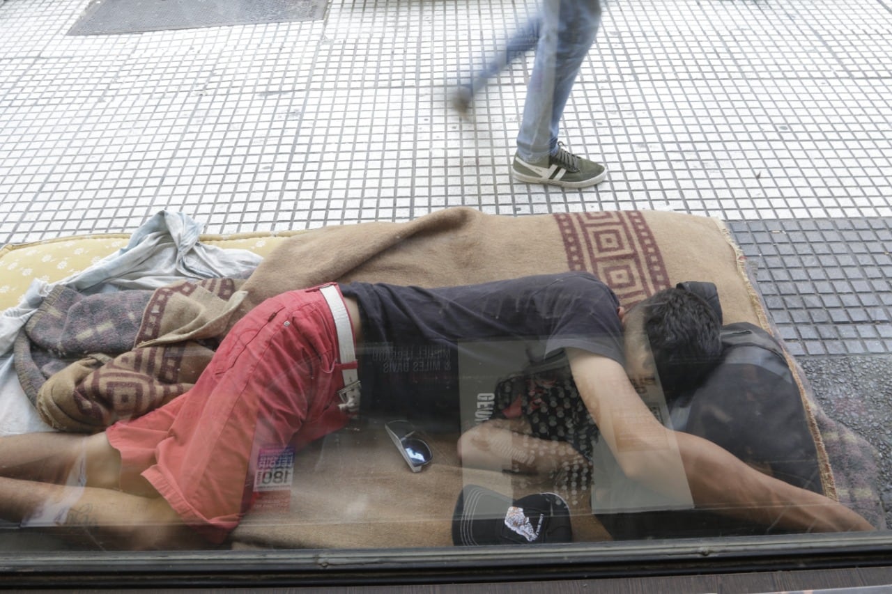 La pobreza del último semestre fue menor que en el anterior: 40,6%.