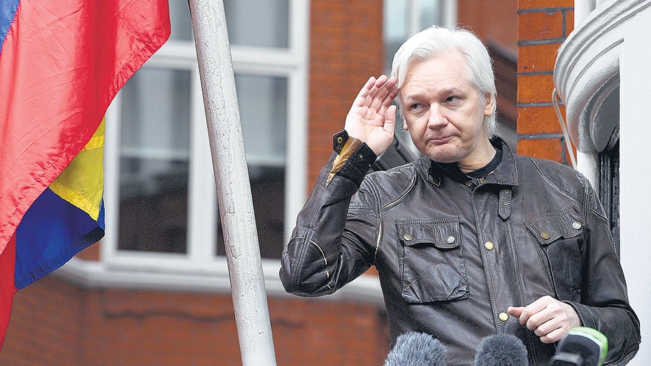 Assange acusó a la embajada de instalar inhibidores de frecuencia para aislarlo del exterior.