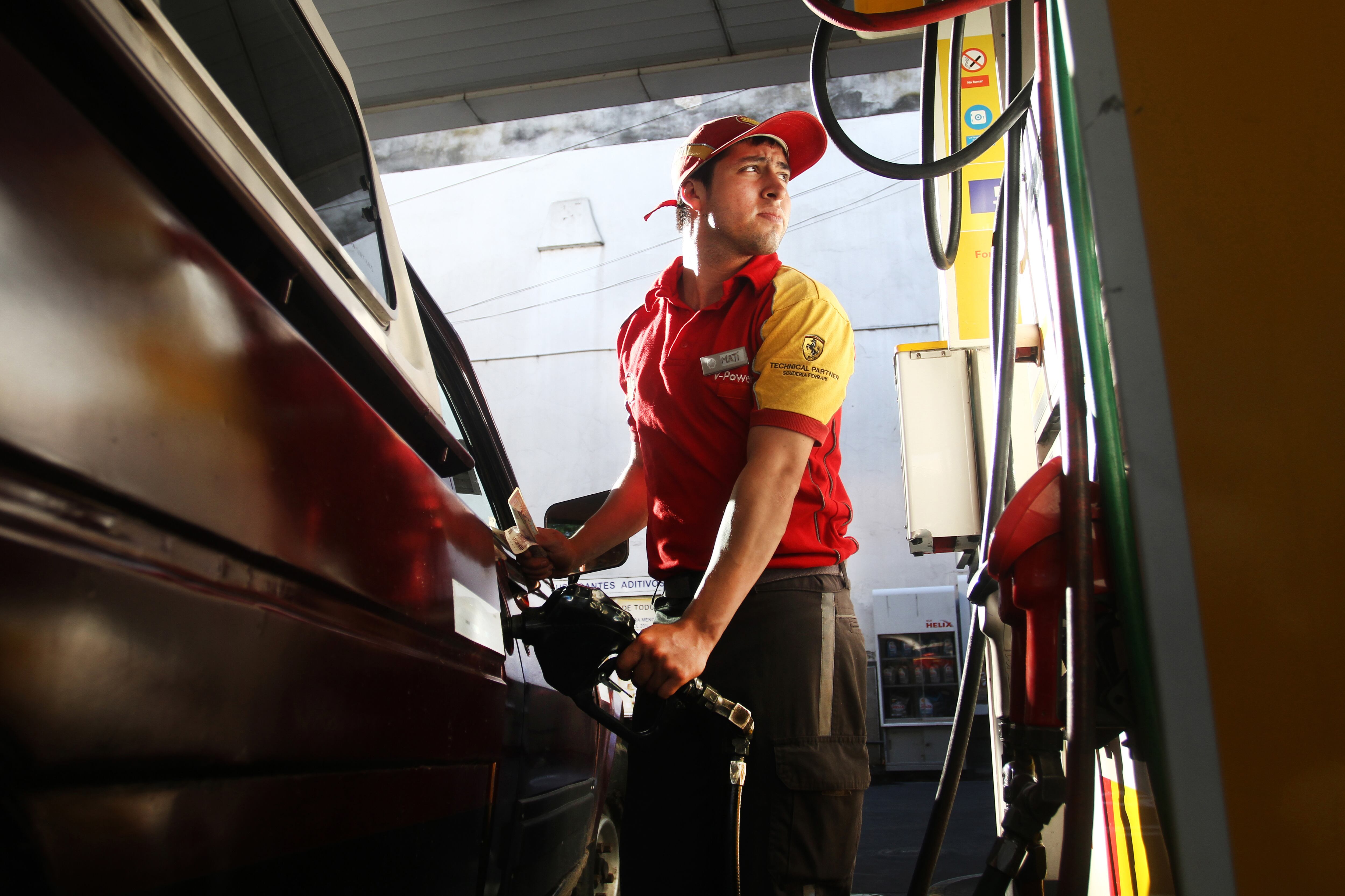 La caída interanual en las ventas de combustibles estuvo liderada por la nafta Premium con una retracción del 19,55 por ciento.