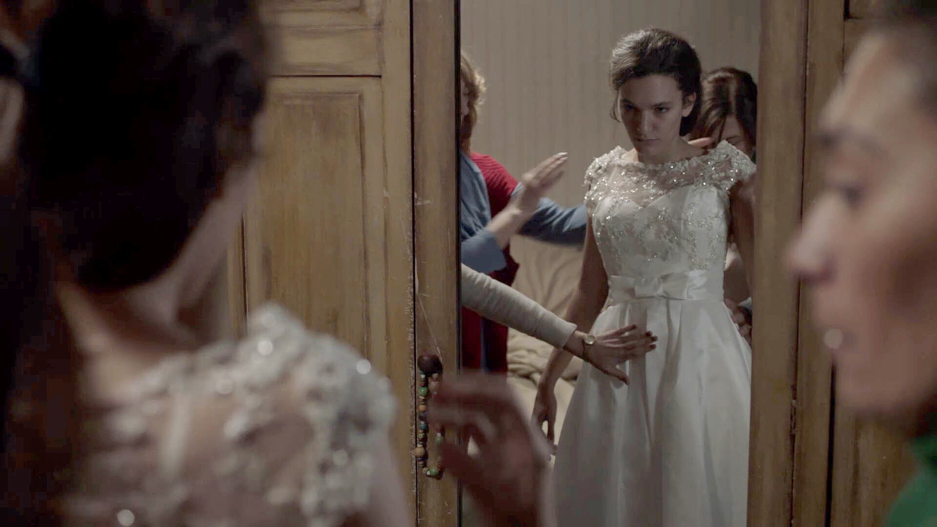 Rita Pauls es Magda, una chica de pueblo entrampada en mandatos atávicos.