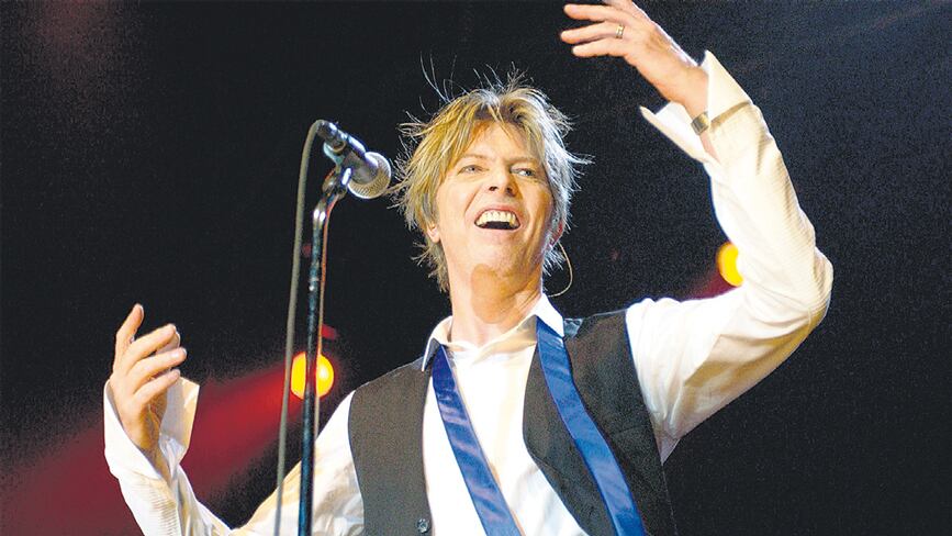 En 1978, David Bowie le “robó” a Frank Zappa a su guitarrista: Adrián Belew.