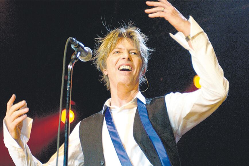 En 1978, David Bowie le “robó” a Frank Zappa a su guitarrista: Adrián Belew.