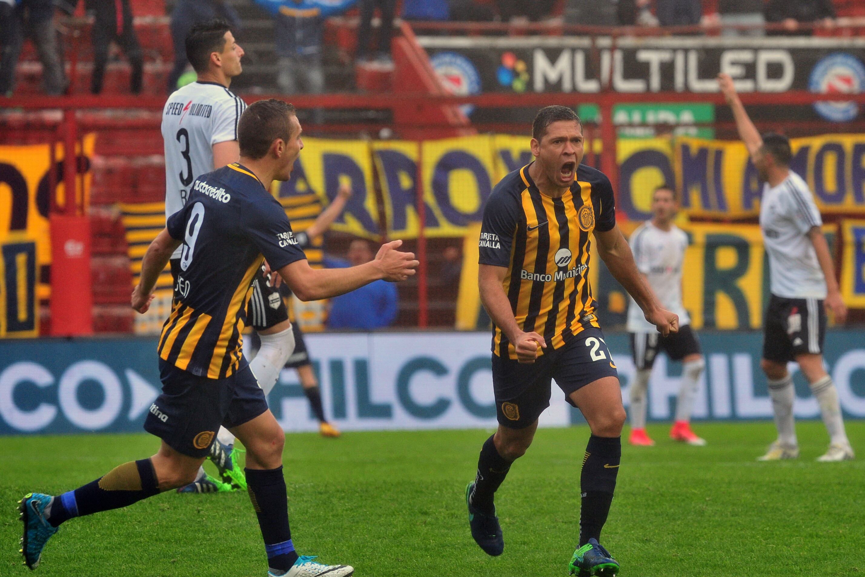 Leguizamón festeja el gol de la victoria, después de mucho trabajo.