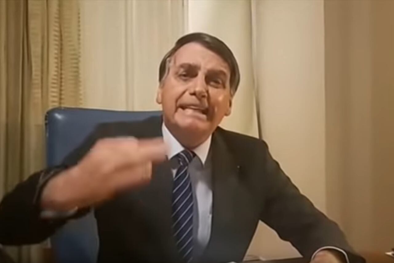 Bolsonaro grabó un video a las 4 de la mañana desde Arabia Saudita para rechazar la acusación.