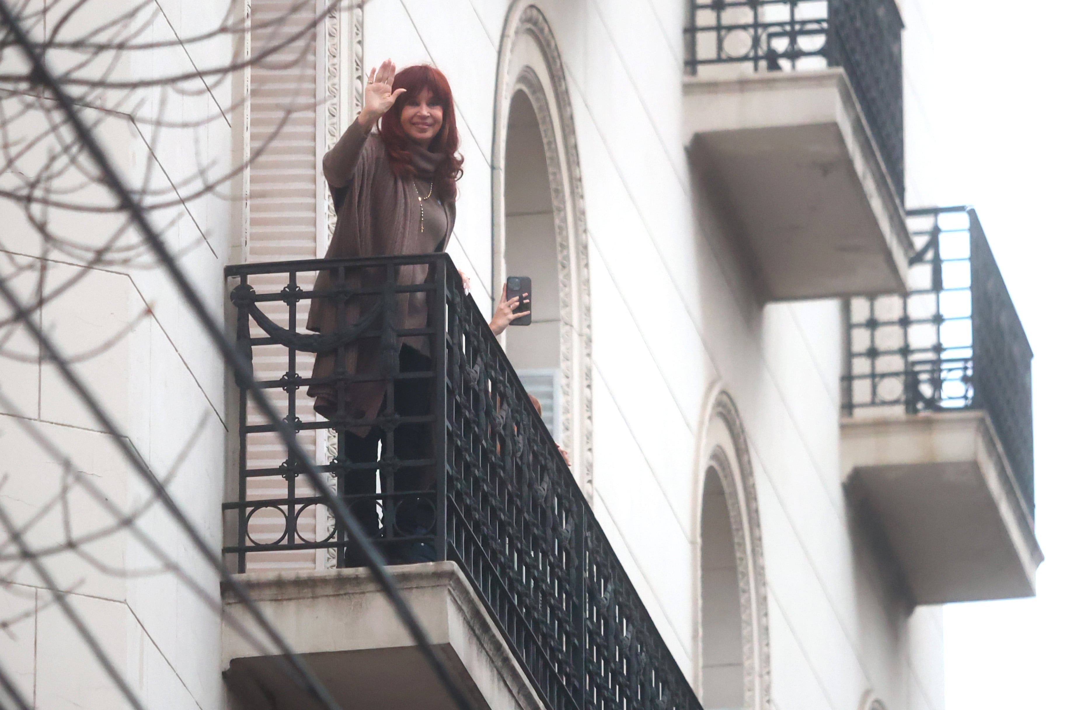 Cristina Kirchner en el balcón de San José 1111.