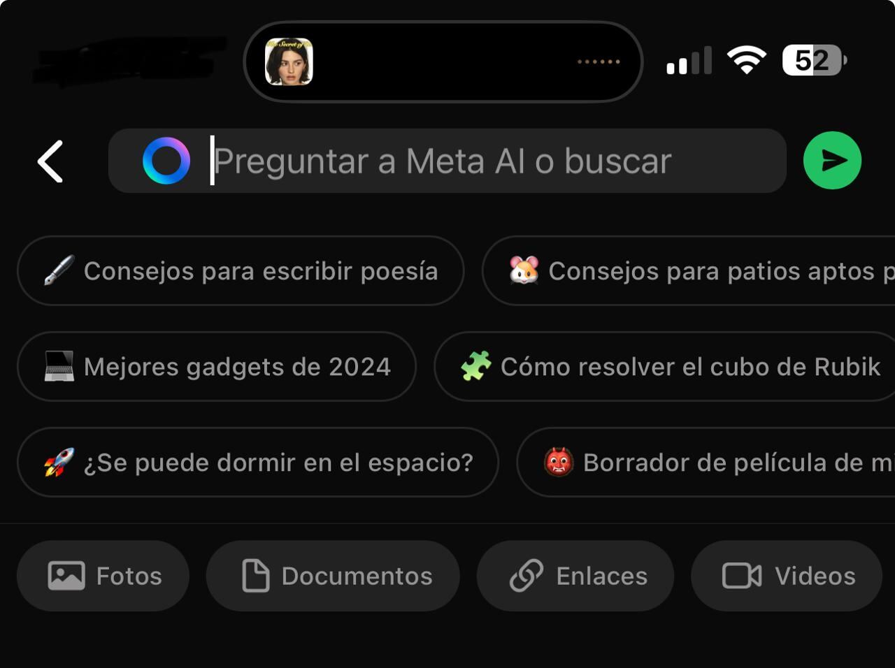 Es un chat potenciado con inteligencia artificial (IA) como una competencia directa al ChatGPT de OpenAI