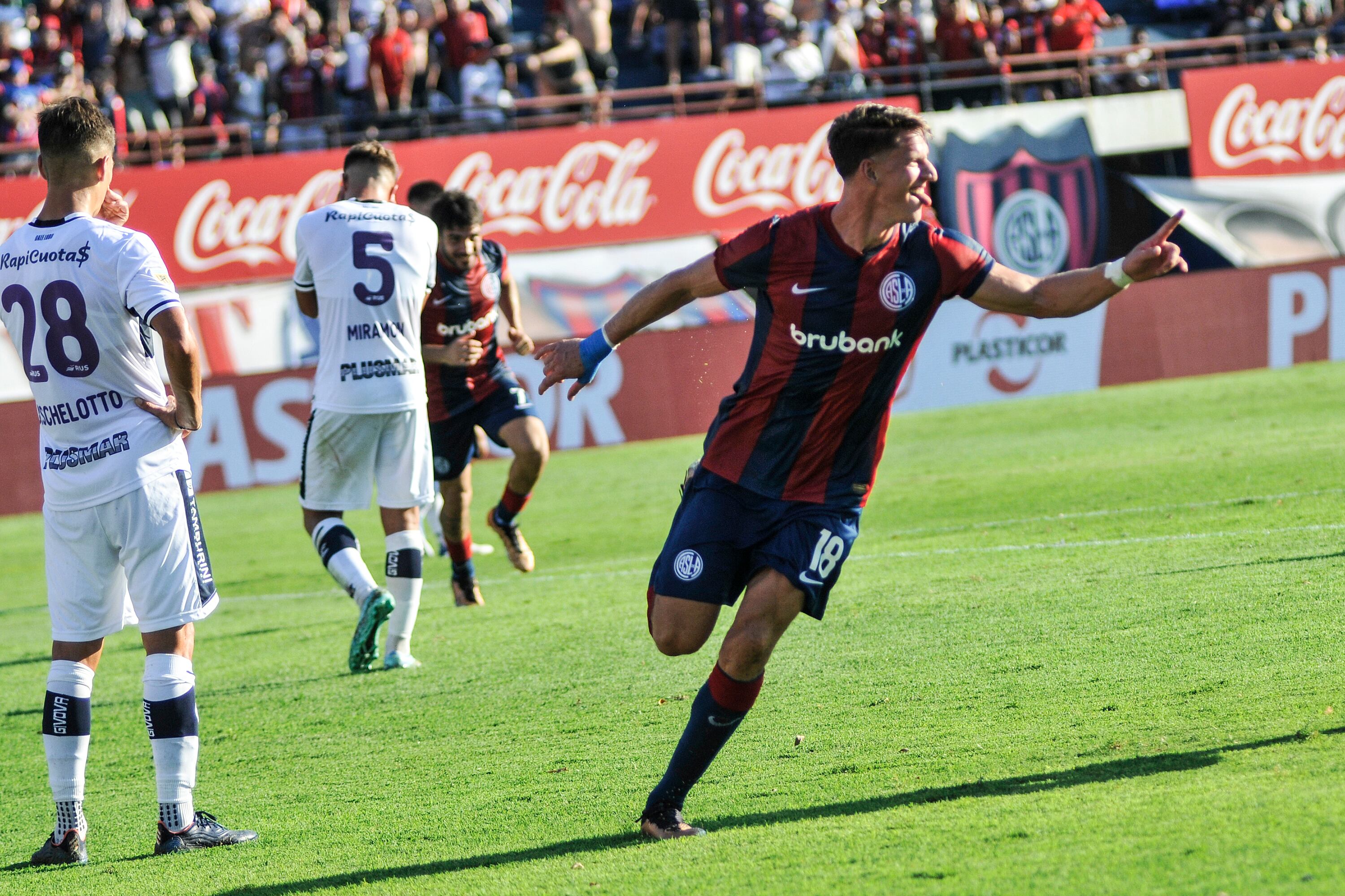 Vombergar volvió a abrir un partido para San Lorenzo