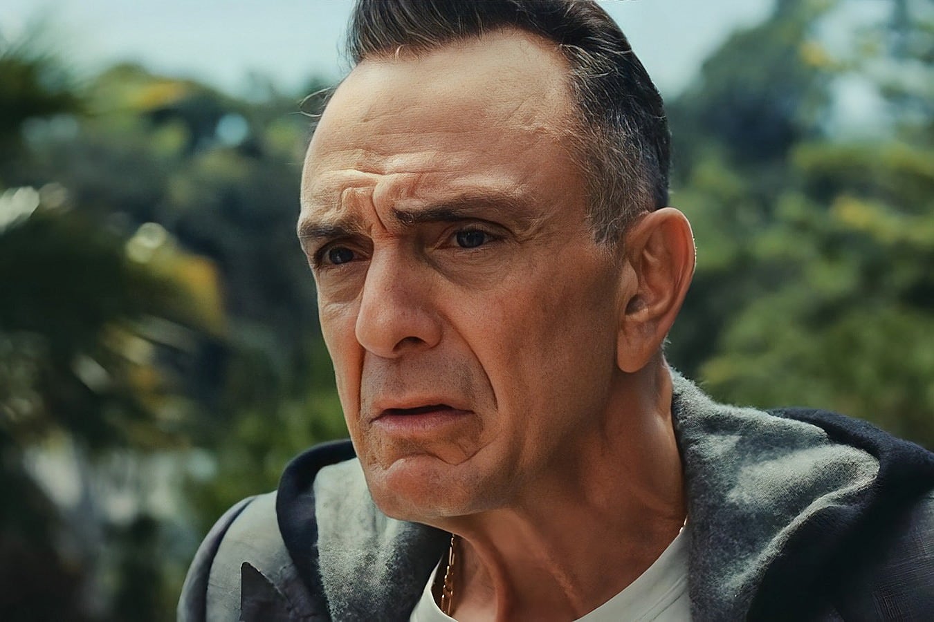 Azaria como Chaim, el dudoso manager de la estrella pop que interpreta Lily-Rose Depp.