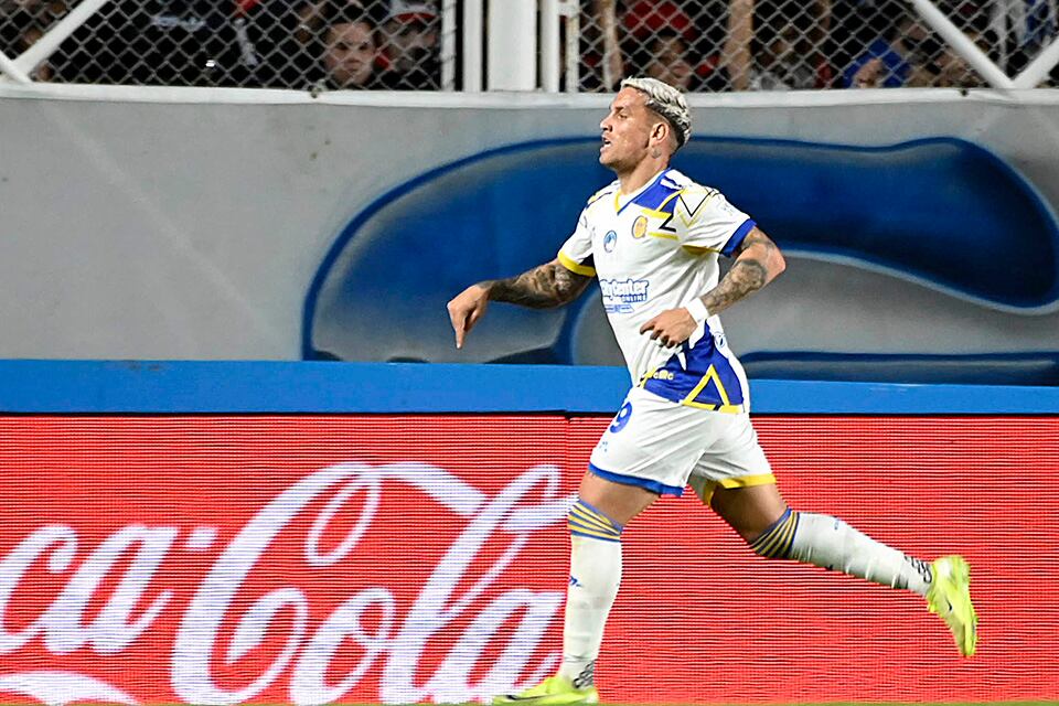 Copetti celebra el gol.