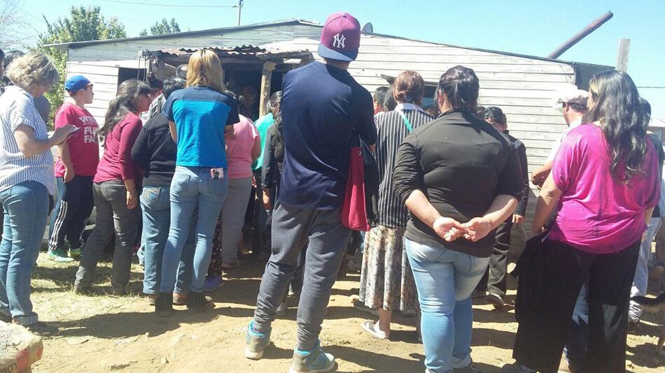 Rafael Nahuel fue velado en su humilde casa de machimbre del barrio Nahuel Hue.