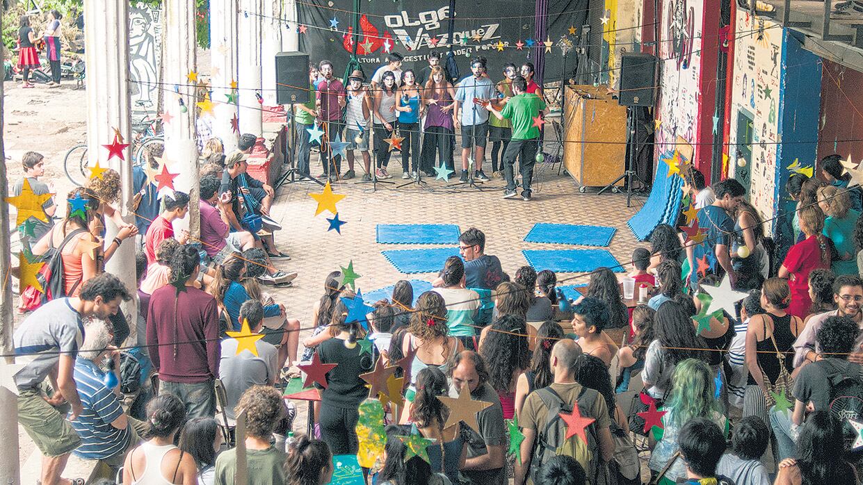 El Centro Social y Cultural Olga Vázquez inició sus actividades como espacio recuperado en 2003.