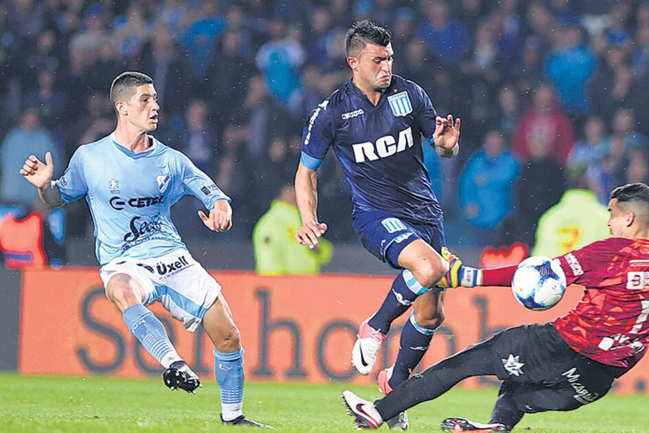 El gol que abrió el camino a la victoria, el primero de Triverio con la camiseta de Racing.