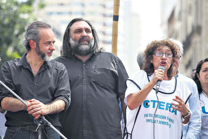 Los docentes reclaman la convocatoria a paritaria nacional.