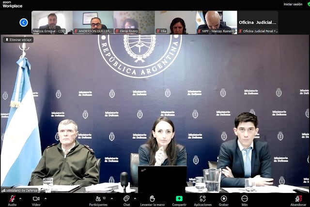 Carrasco, junto al comandante Fundi y el director de Asuntos Jurídicos, Guruciega. 