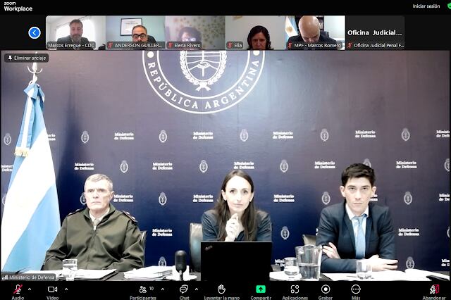 Carrasco, junto al comandante Fundi y el director de Asuntos Jurídicos, Guruciega.