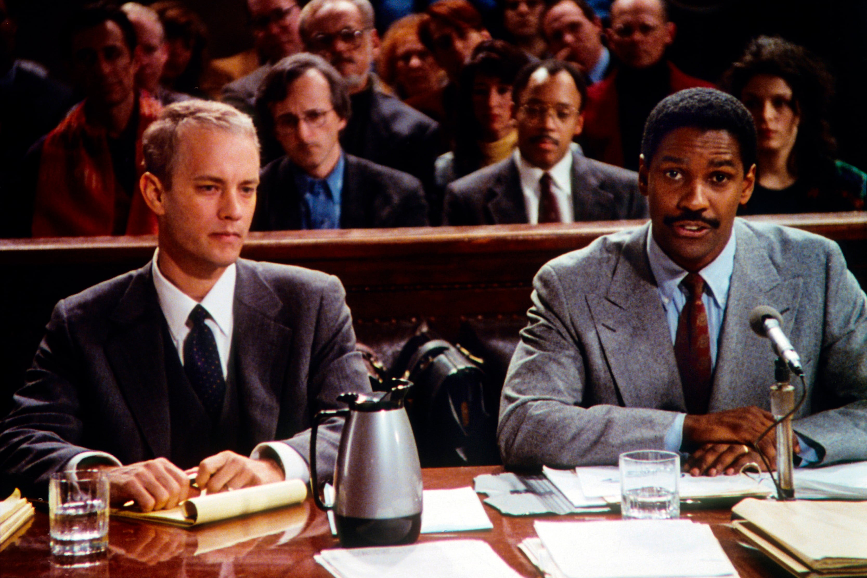 Andrew Beckett (Tom Hanks) y Joe Miller (Denzel Washington) en el film que se verá el martes