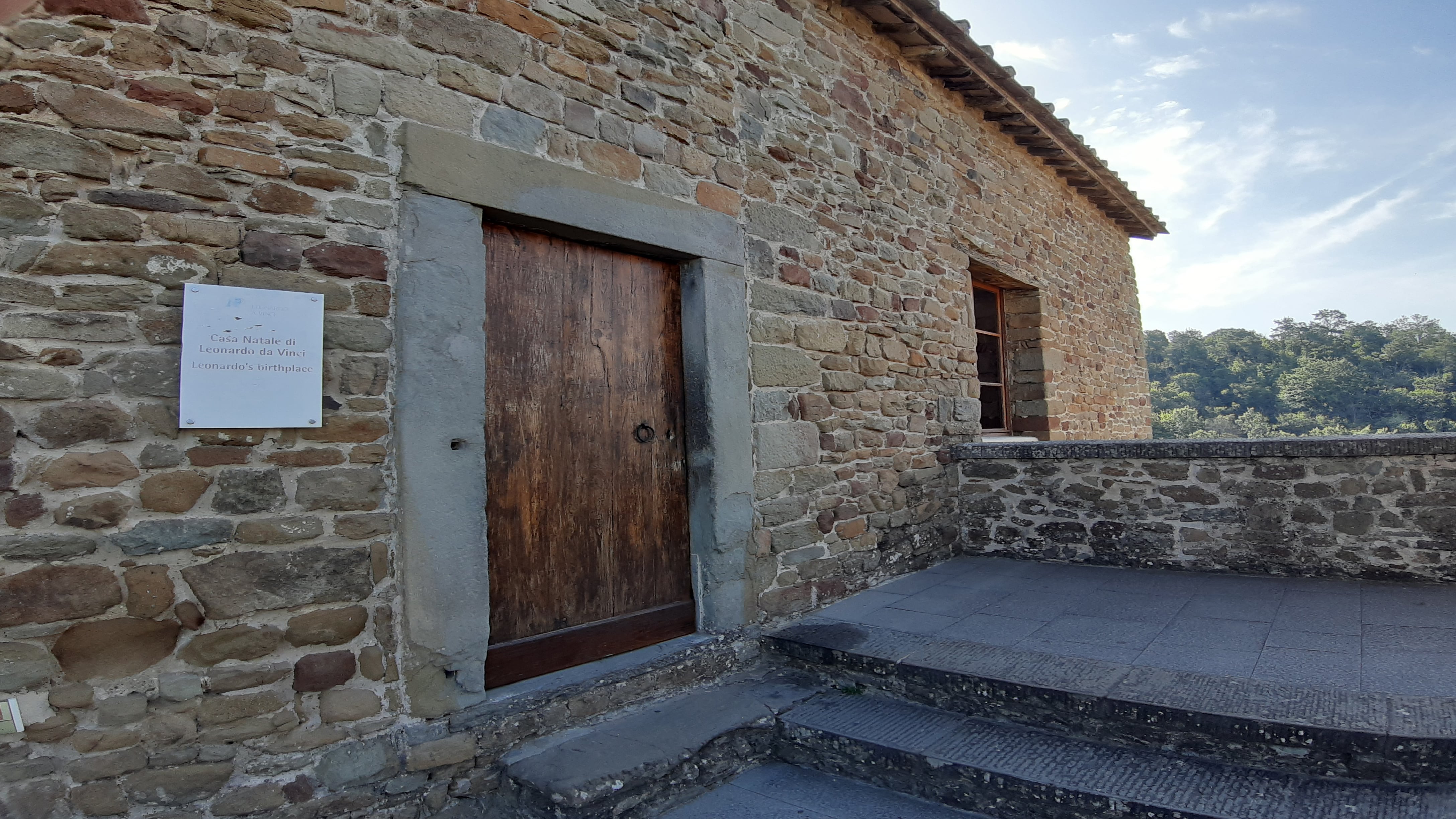 La casa natal de Leonardo da Vin ci, una construcción de piedra de un sólo piso; hoy funciona como museo, 