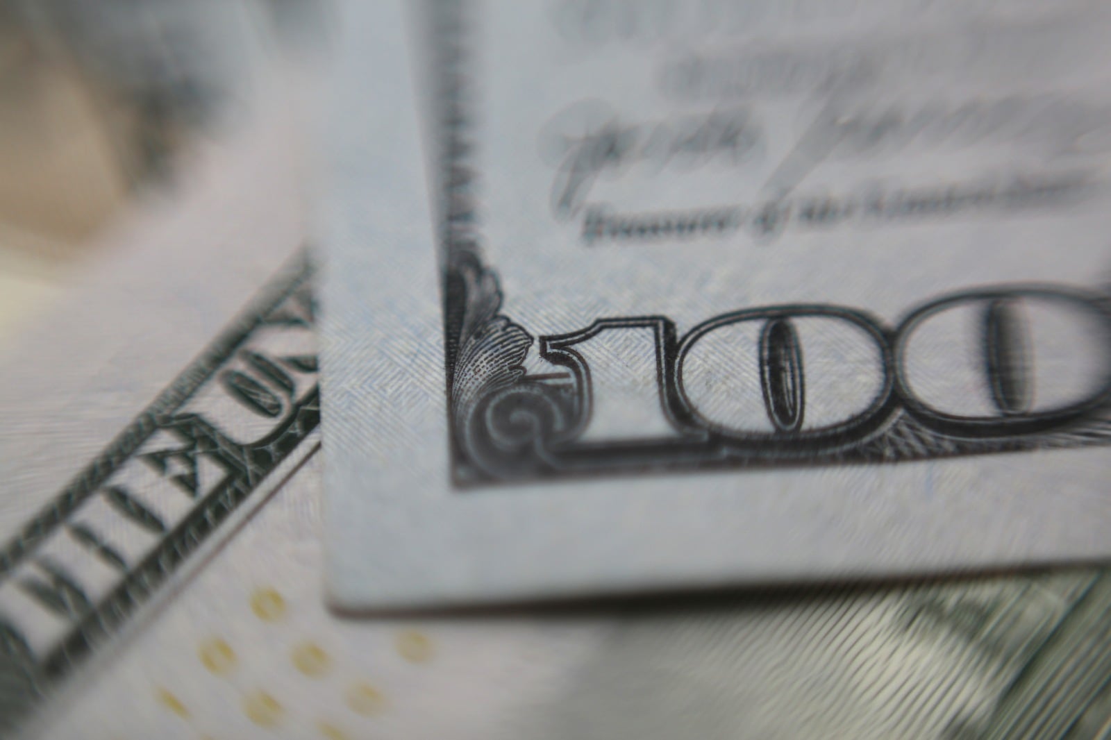 En el segmento bursátil, el dólar contado con liquidación cotizó 742 pesos y el dólar, 659 pesos.