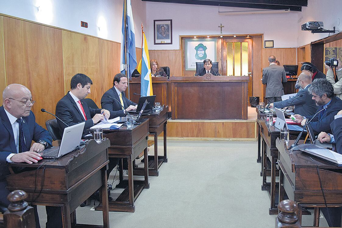 Los varones archivaron los proyectos de paridad de género en los cargos.