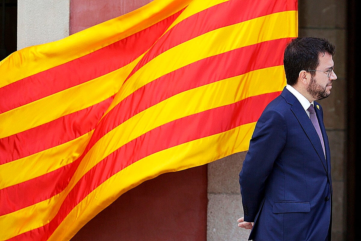 El presidente de la Generalitat, Pere Aragonès, durante el acto de entrega de la tradicional Llama del Canigó. (Foto: EFE)