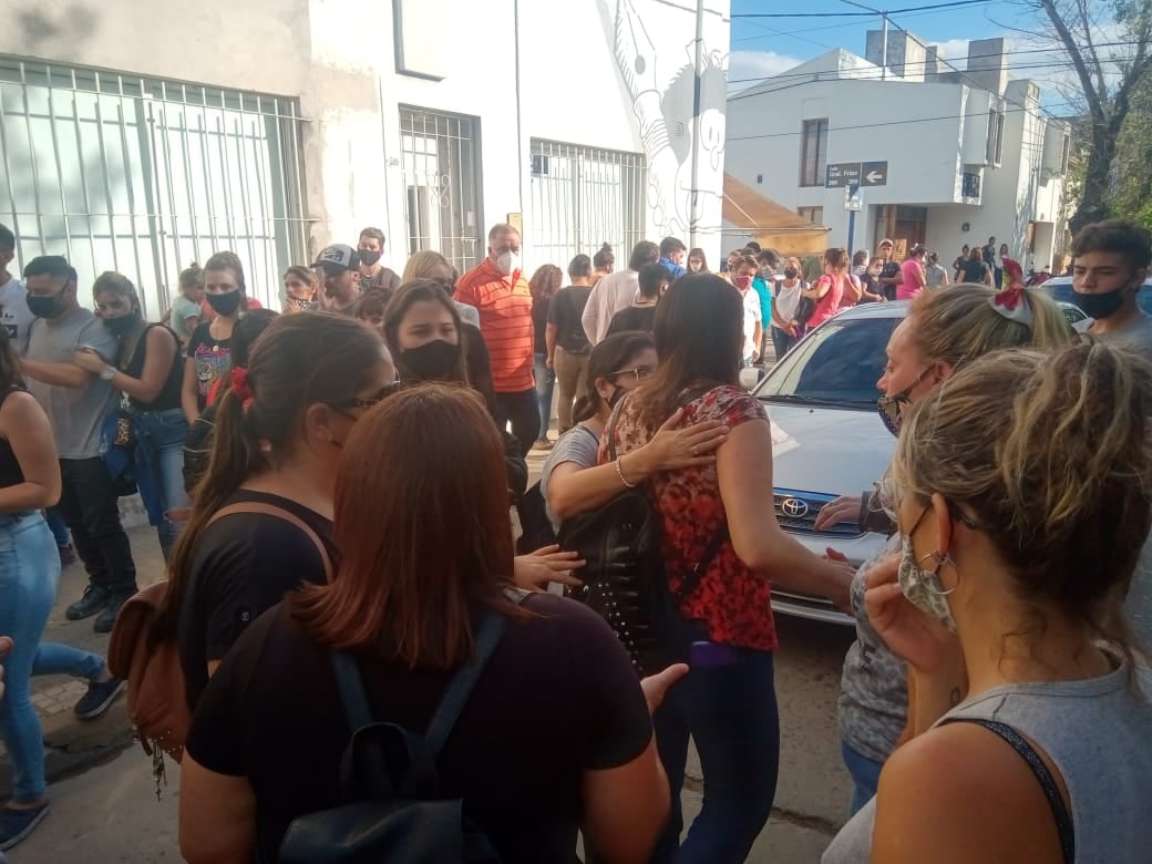 Consternación y dolor en Rojas durante la despedida.