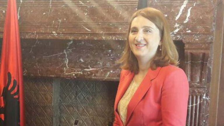Suela Janina, la diplomática de Albania que derrumbó una noticia falsa.