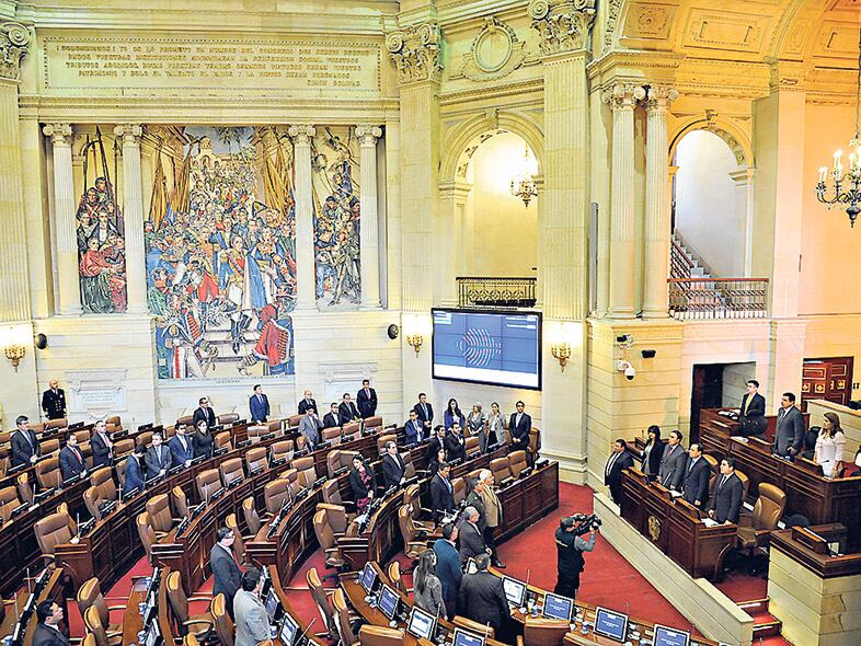 El Congreso colombiano aprobó el acuerdo que pone fin a un conflicto de más de cincuenta años.