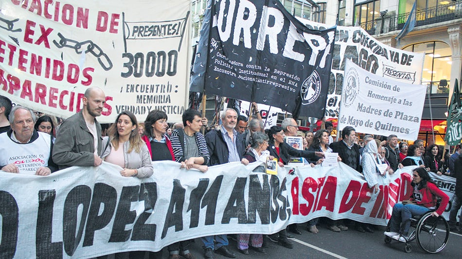 La marcha se hizo a once años de la desaparición de Julio López y a 48 días de la de Santiago Maldonado.