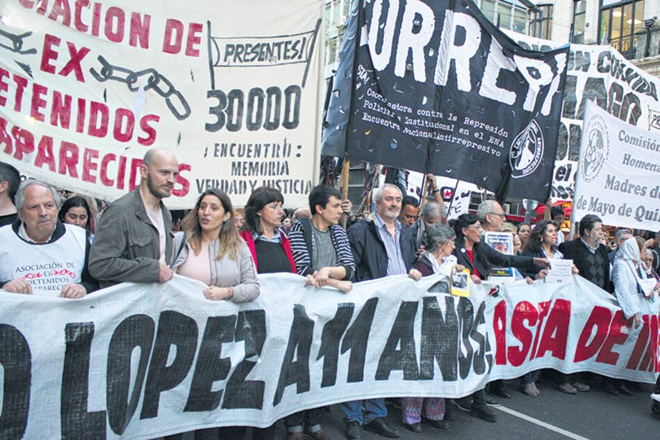 La marcha se hizo a once años de la desaparición de Julio López y a 48 días de la de Santiago Maldonado.