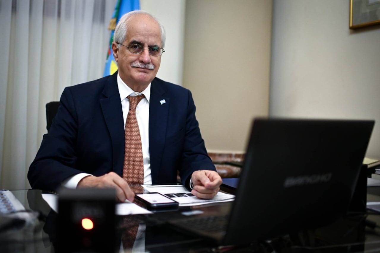 Taiana sostiene que el Estado debe tener una mayor participación en la Hidrovía.