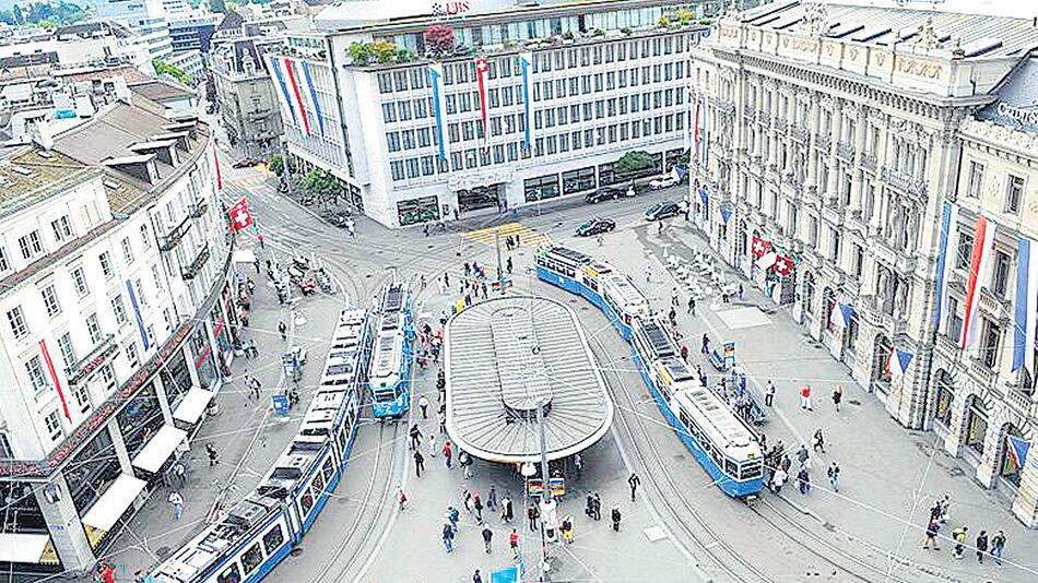 Paradeplatz, en Zurich, Suiza, es un símbolo del capital y del ocultamiento financiero.