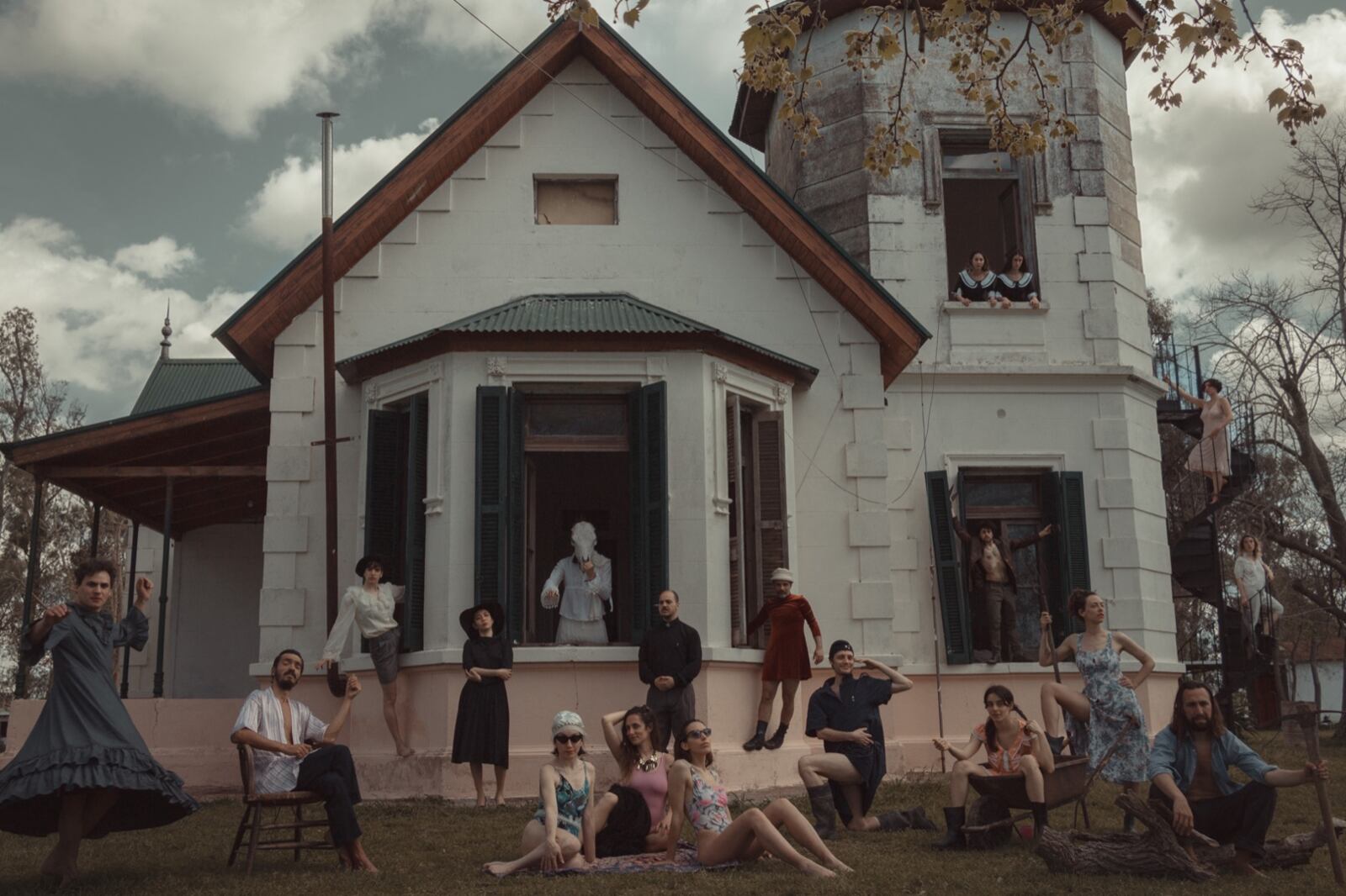 Son un grupo estable y variable de entre quince y nueve personas.