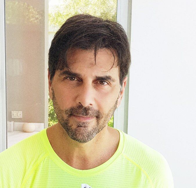 El actor dio la entrevista en televisiva en su casa.