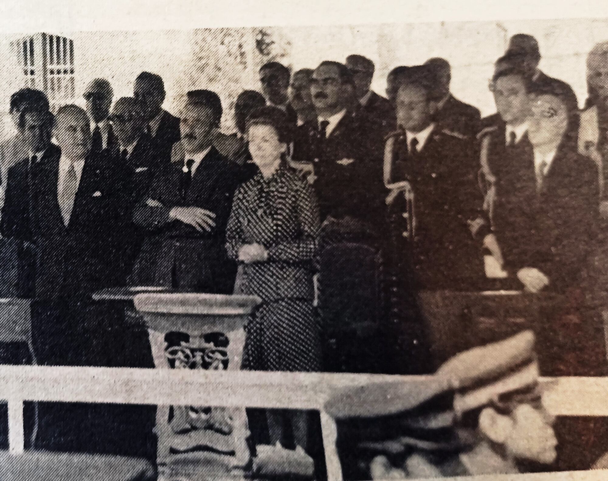 Isabel Perón (centro), Ragone (a su izquierda) y López Rega (extremo derecho).