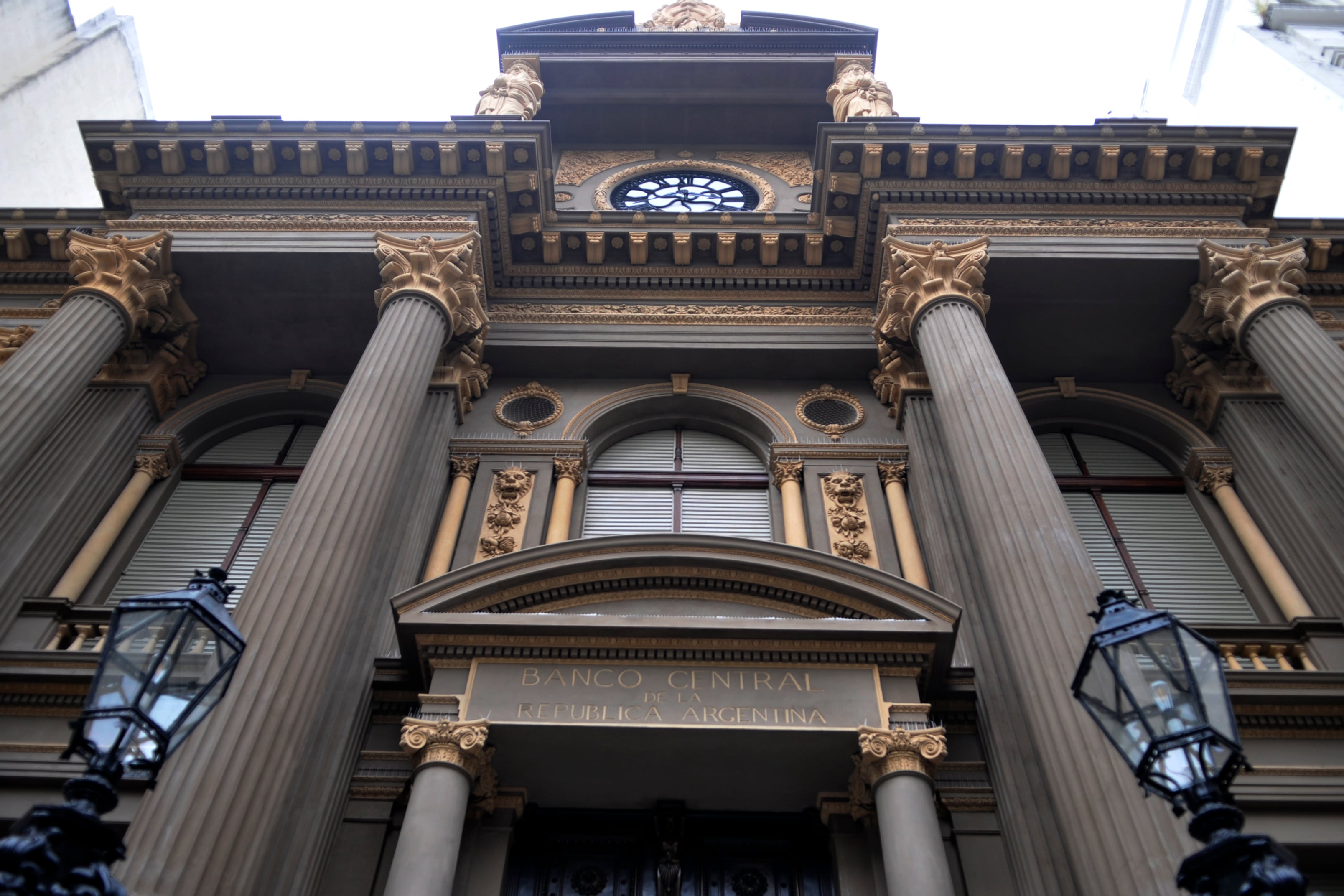 El saldo real de depósitos bancarios continúa en aumento.