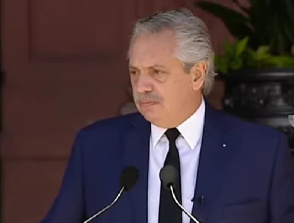 “Hoy es un día triste. Venimos a rendirle homenaje a las víctimas de la violencia institucional”, afirmó Fernández.