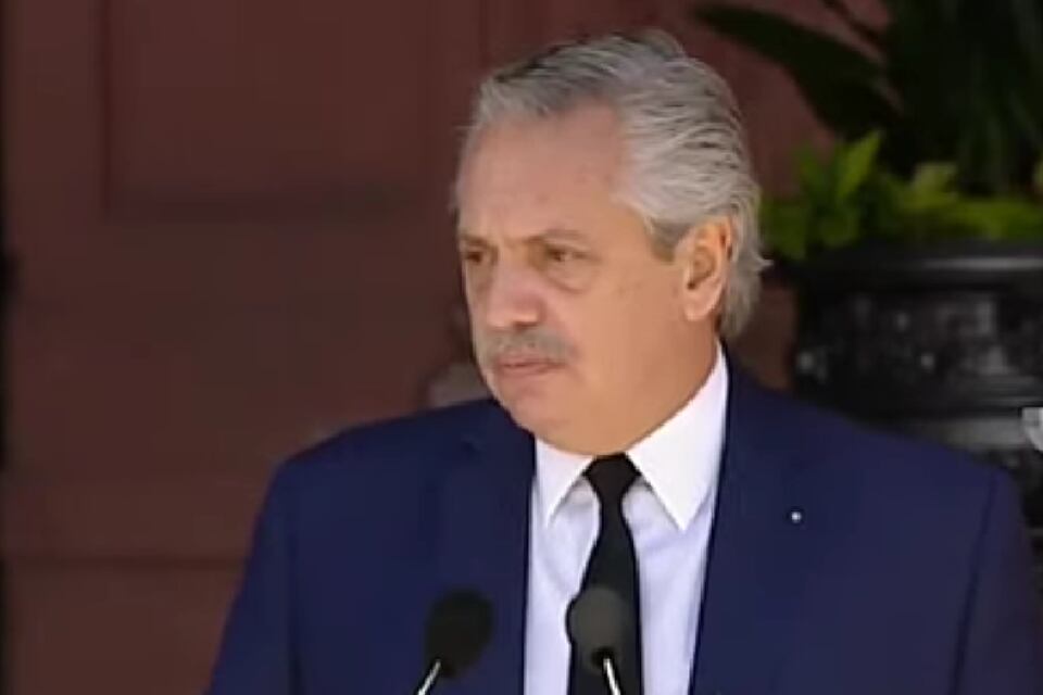 “Hoy es un día triste. Venimos a rendirle homenaje a las víctimas de la violencia institucional”, afirmó Fernández.