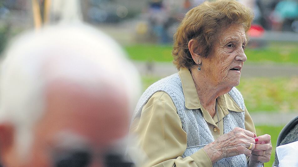 Menor ajuste de haberes y suba en productos de la canasta de jubilados.